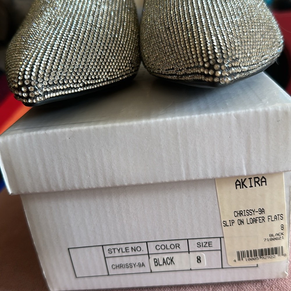 AKIRA Sparkly Chrissy slip on loader flats size 8 NWT - Picture 4 of 6